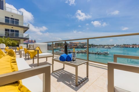Sit Back Relax Your New View To The Harbor Awaits Condominio in Oranjestad