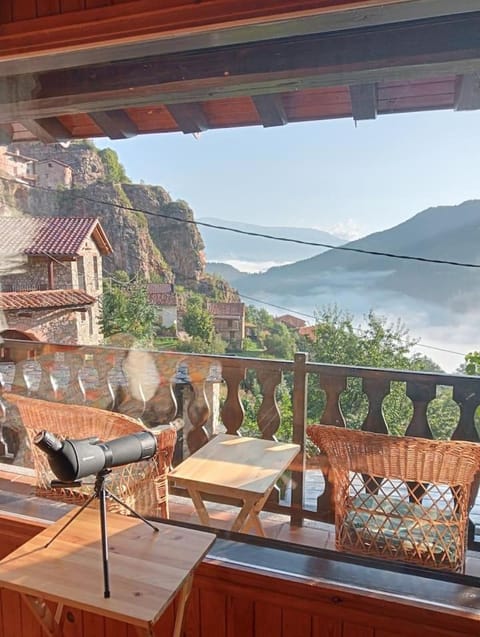 Natural landscape, Balcony/Terrace, Seating area, Dining area, Mountain view