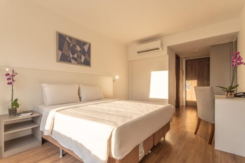 Bed, Photo of the whole room, Bedroom, air conditioner