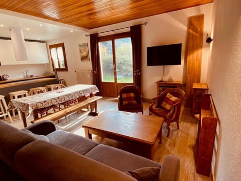 Appartement rénové proche pistes avec terrasse et parking, 3 ch, 8 pers - FR-1-459-185 Apartment in La Clusaz