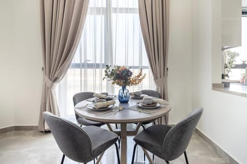 Frank Porter - Majestique Residence 2 Apartment in Dubai