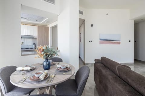 Frank Porter - Majestique Residence 2 Apartment in Dubai