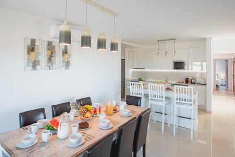 Dining area, kitchen