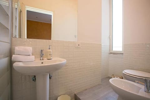 Colosseo Apartments and Rooms - Rome City Centre Apartamento in Rome