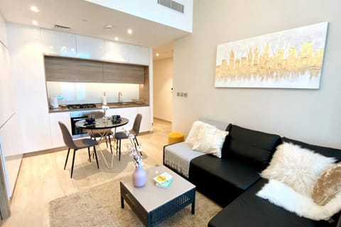 Kitchen or kitchenette, Living room, Seating area, Dining area