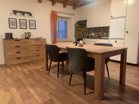 Kitchen or kitchenette, Dining area, minibar