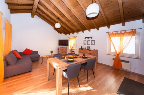 Living room, Seating area, Dining area