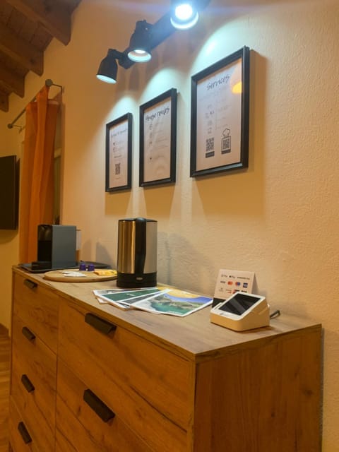 Coffee/tea facilities, minibar