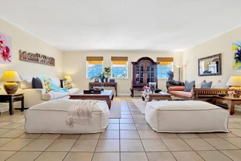 NEW Amazing large 3BR direct oceanfront Penthouse On Ocean Drive!! Apartment in Flamingo Lummus