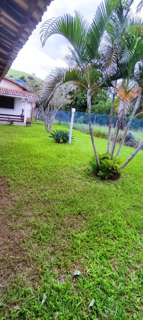 Casa e quintal exclusivo Meu Xodó- rota da ferradura em Guarapari- Praia e montanha- até 4 pessoas Apartment in Guarapari