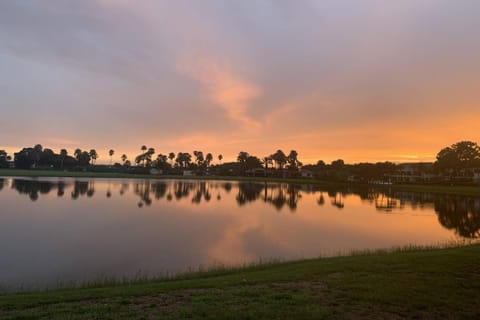 Golf and Tennis Community - Stunning Sunset Scenes Haus in Wesley Chapel