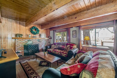 Adorable Explorable Casa in Lake Arrowhead