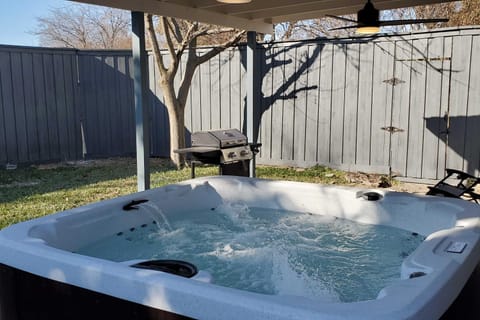Lovely Richardson Home with Hot Tub Near Dallas! Maison in Richardson