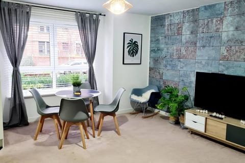 Stylish 2 bedroom Apartment / FREE Gated Parking Apartment in Glasgow