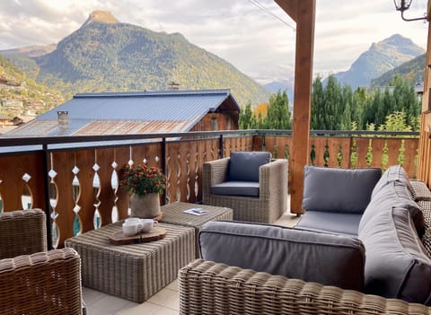 View (from property/room), Balcony/Terrace, Mountain view