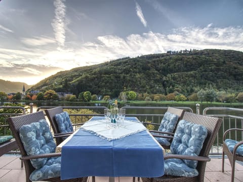 Balcony/Terrace, Mountain view