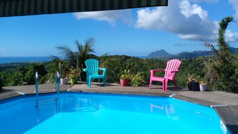 Chambre chez l'habitant avec piscine privative et vue panoramique sur la mer des caraïbes Bed and Breakfast in Sainte-Luce