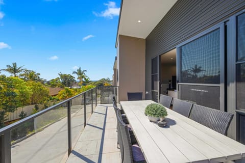 View (from property/room), Balcony/Terrace, Sea view, Entertainment