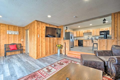 Family-Friendly Retreat Less Than 1 Mi to Lake George House in Queensbury