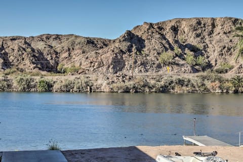 Parker Home on the Colorado River with Views! Casa in Earp