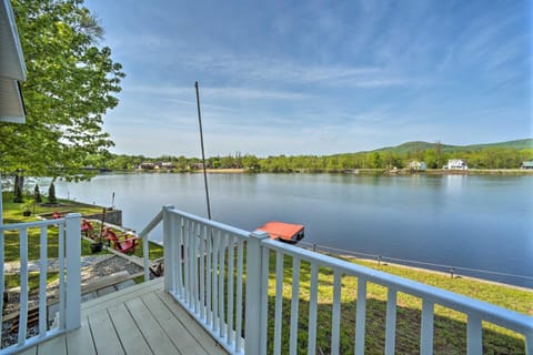 Lake Luzerne Home with Fire Pit on Hudson River Haus in Corinth