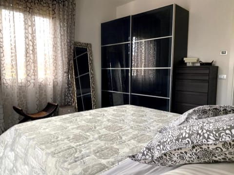 Photo of the whole room, wardrobe