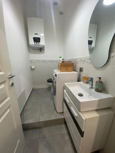 Bathroom, washing machine