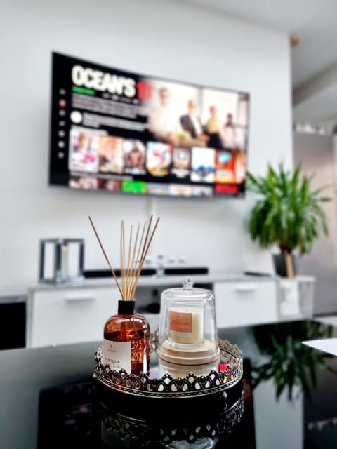 Oasis Citadine Terrasse intime jardin privatif en plein centre ville 70m2 Apartment in Cambrai