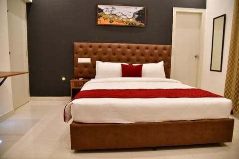 Xcel Luxury Hotel Apartments-Home Living Redefined Condo in Mysuru