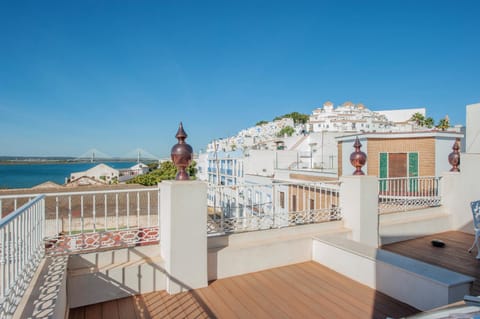 Nearby landmark, View (from property/room), Balcony/Terrace, River view