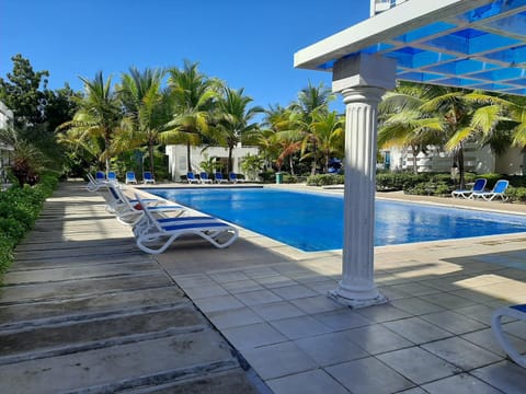 Relajate en un hermoso apartamento Duplex cerca de la playa y piscina en Playa Blanca, Farallon Condo in Rio Hato
