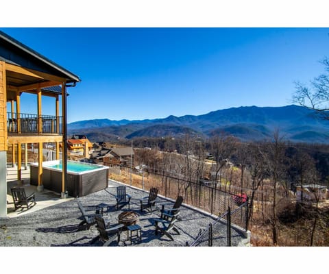 Sky Ridge Mountain View Wheelchair Accessible and Swim Spa Casa in Gatlinburg