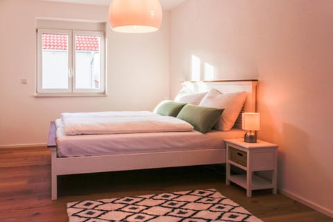LIBORIA: Stylisches Haus; Sauna ; 4min zum See Apartamento in Murnau am Staffelsee
