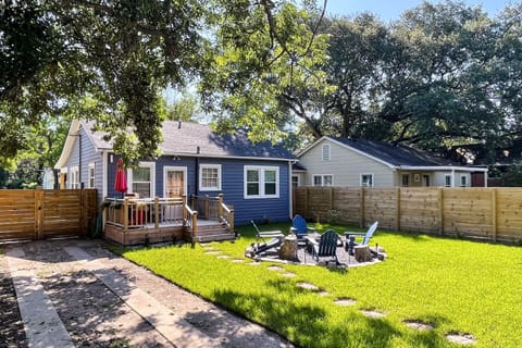 Central Cottage with Grill, 1 Mi to Cajun Field House in Lafayette