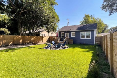 Central Cottage with Grill, 1 Mi to Cajun Field House in Lafayette