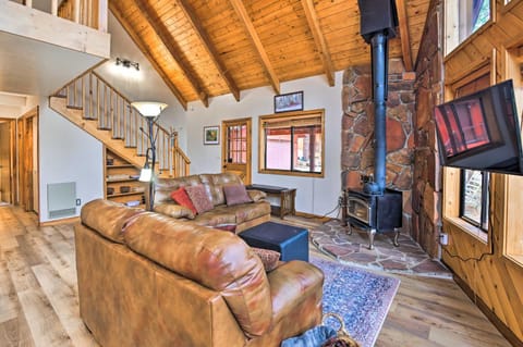Chalet-Style Cabin in Coconino National Forest! Casa in Munds Park