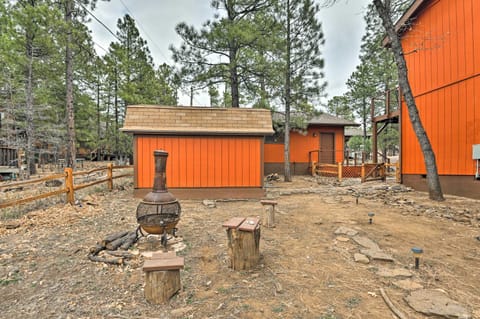 Chalet-Style Cabin in Coconino National Forest! Casa in Munds Park