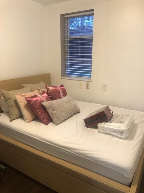 Quiet-comfy 3 bed on a tree lined street in Kits House in Vancouver