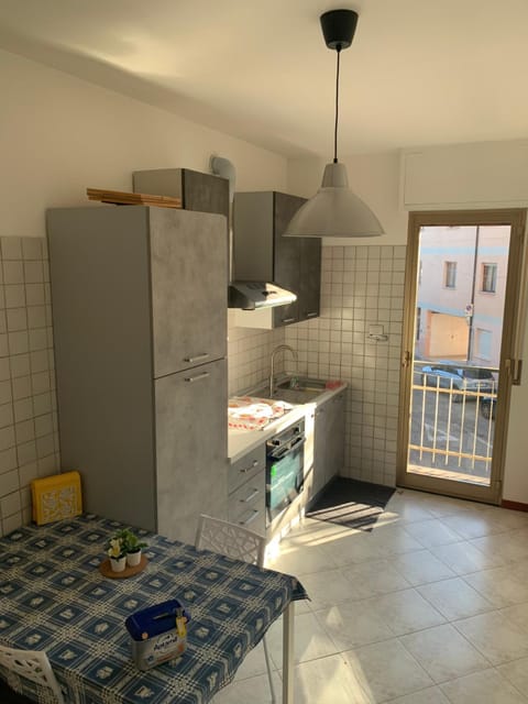 Kitchen or kitchenette, Dining area, Communal kitchen