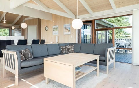 Beautiful Home In Hjrring With House Sea View Casa in Lønstrup