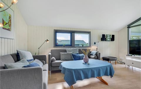 Cozy Home In Hjrring With Sauna Maison in Lønstrup