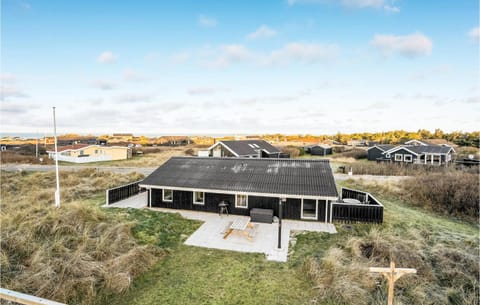 Nice Home In Hjrring With Kitchen House in Lønstrup