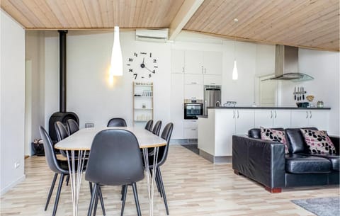 Gorgeous Home In Lkken With Kitchen House in Løkken