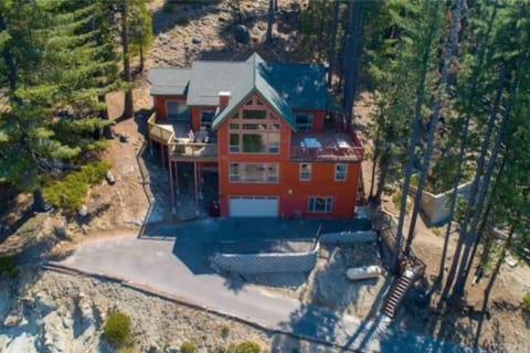 Glacier Peak Lodge House in Yosemite Park Way