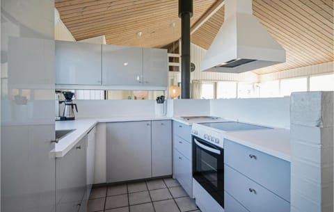 Amazing Home In Lkken With 4 Bedrooms, Sauna And Wifi Casa in Løkken