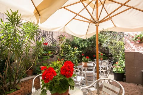 Patio, Day, Garden