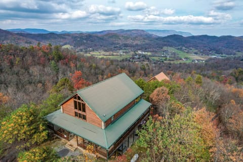 Million Dollar View - Hot Tub, and Sauna! House in Sevier County