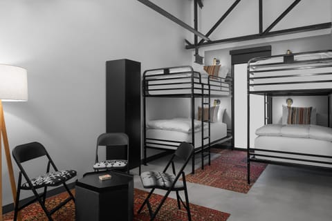 Bedroom, bunk bed