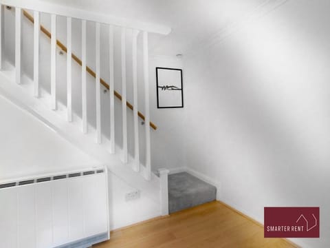 Bracknell - Modern, Spacious 1 Bedroom House Apartamento in Bracknell