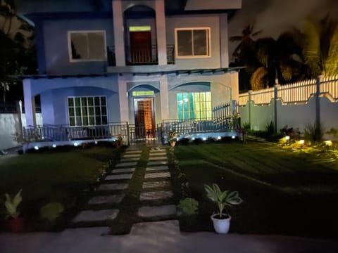 Charming Apartelle with Swimming Pool -Exclusive Villa in Davao City